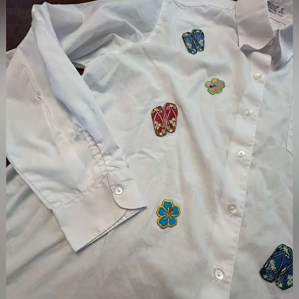 Infinity Raine White Button-Up Shirt with Multicolor Embroidered Accents 1X EUC - Picture 10 of 11